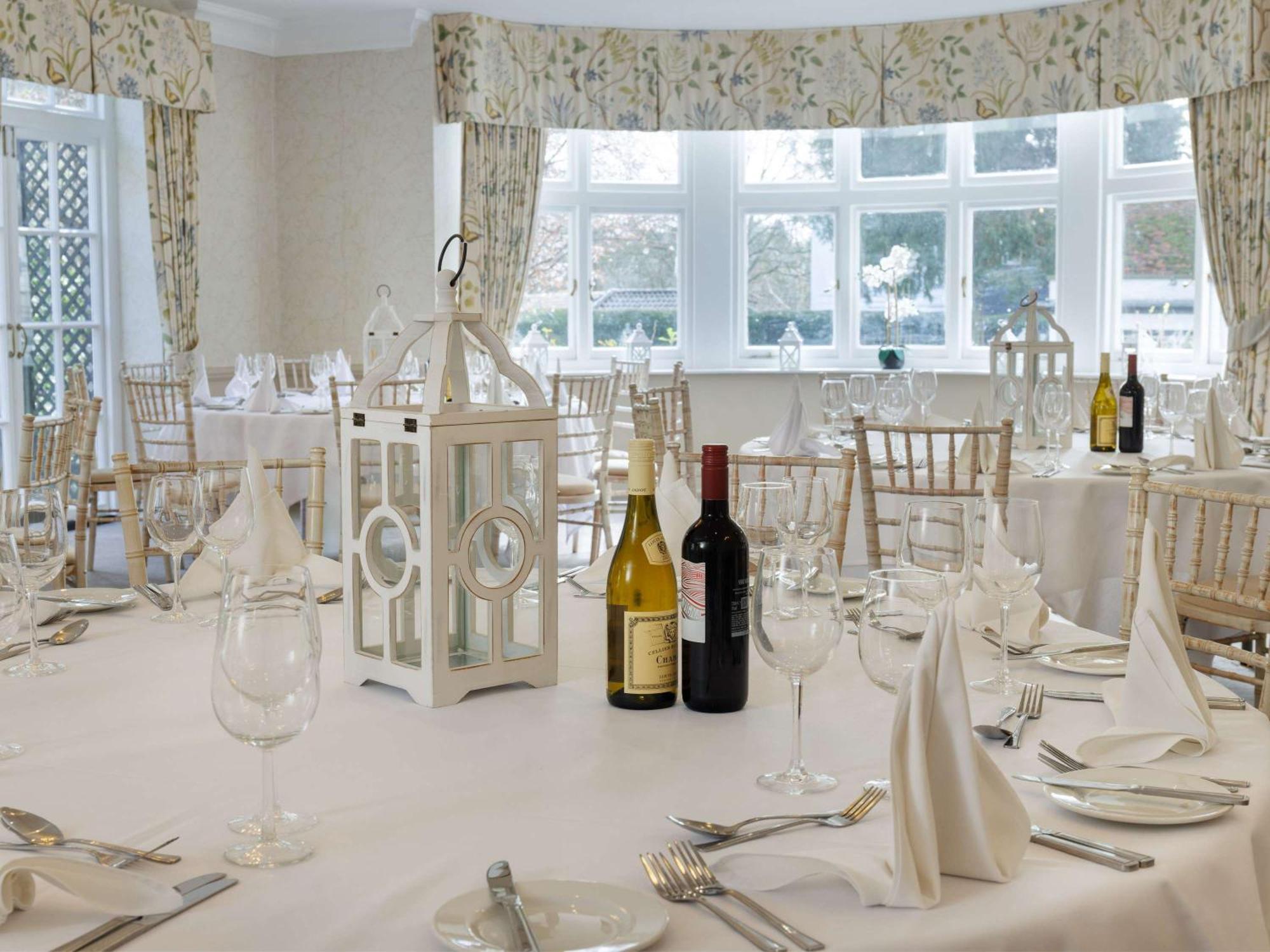 Sunday Box Hill Burford Bridge Hotel Dorking Exterior foto